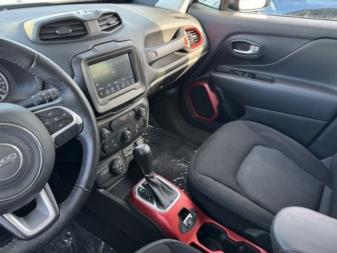 Used 2020 Jeep Renegade Trailhawk w/ Cold Weather Group image 15