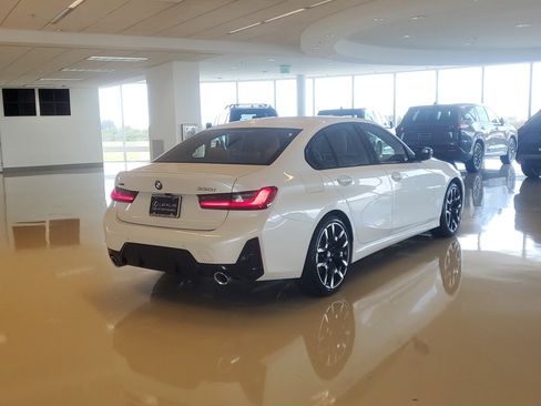 Used 2025 BMW 330i xDrive Sedan w/ M Sport Package AWD/4WD image 10