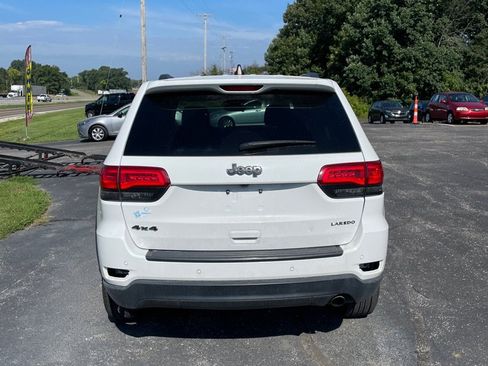 Used 2017 Jeep Grand Cherokee Laredo w/ Quick Order Package 23E AWD/4WD image 4