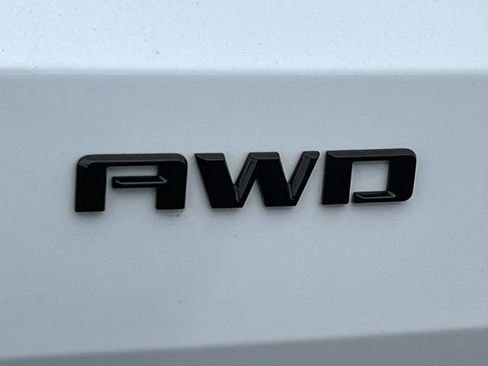 New 2026 Chevrolet Traverse RS image 2