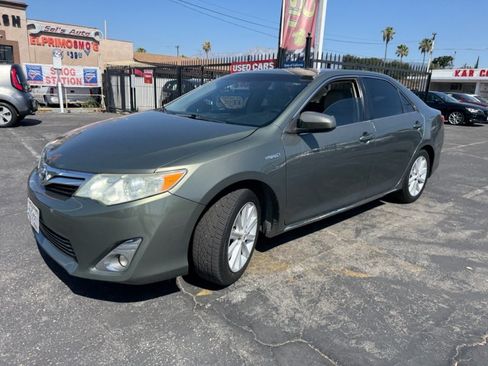 Used 2012 Toyota Camry XLE w/ Leather Pkg FWD image 5