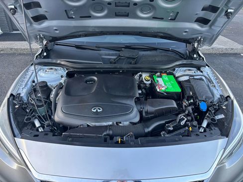 Used 2017 INFINITI QX30 AWD image 5