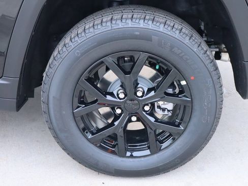 New 2025 Jeep Grand Cherokee Altitude image 19