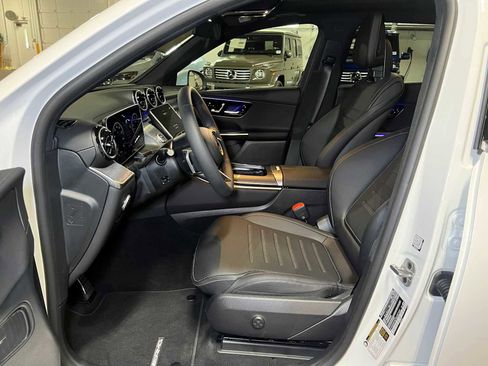 Used 2025 Mercedes-Benz GLC 300 4MATIC image 19