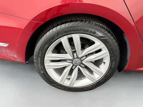 Used 2017 Volkswagen Passat 1.8T SEL Premium FWD image 33