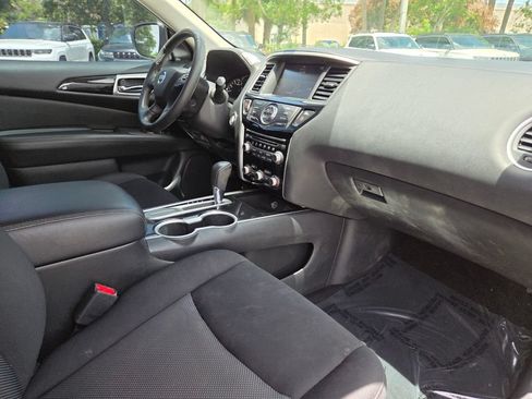 Used 2019 Nissan Pathfinder SV FWD image 14