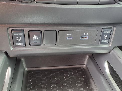 Used 2024 Nissan Frontier SL image 21