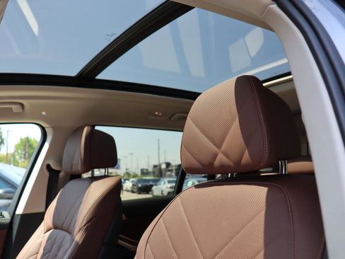 Used 2025 BMW X7 xDrive40i w/ Premium Package image 17