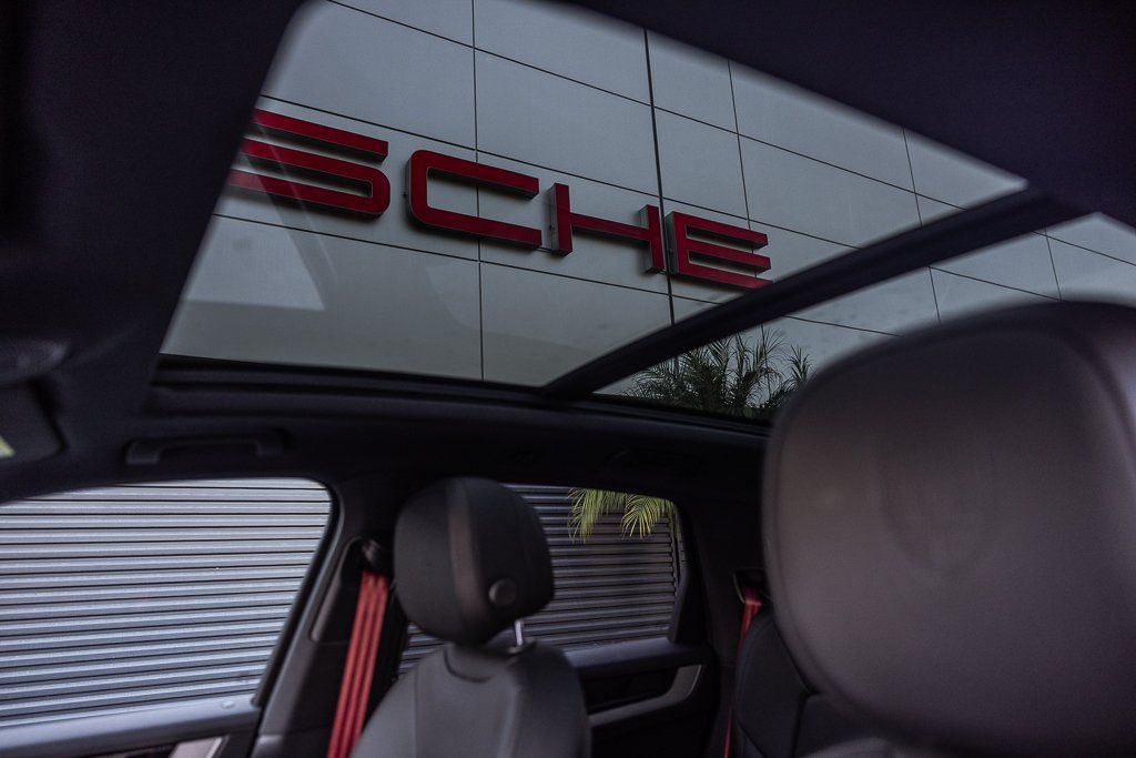 Certified 2025 Porsche Cayenne E-Hybrid AWD/4WD image 17