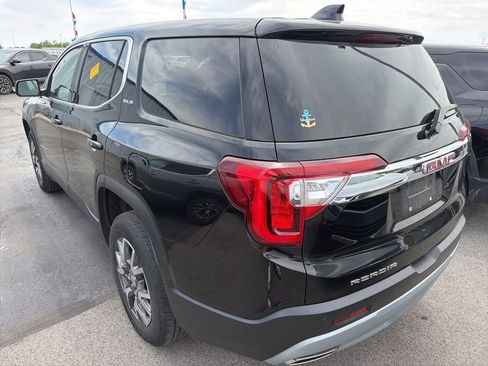 Used 2023 GMC Acadia SLE FWD image 3