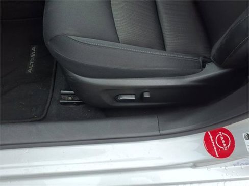 Certified 2024 Nissan Altima 2.5 SV image 5