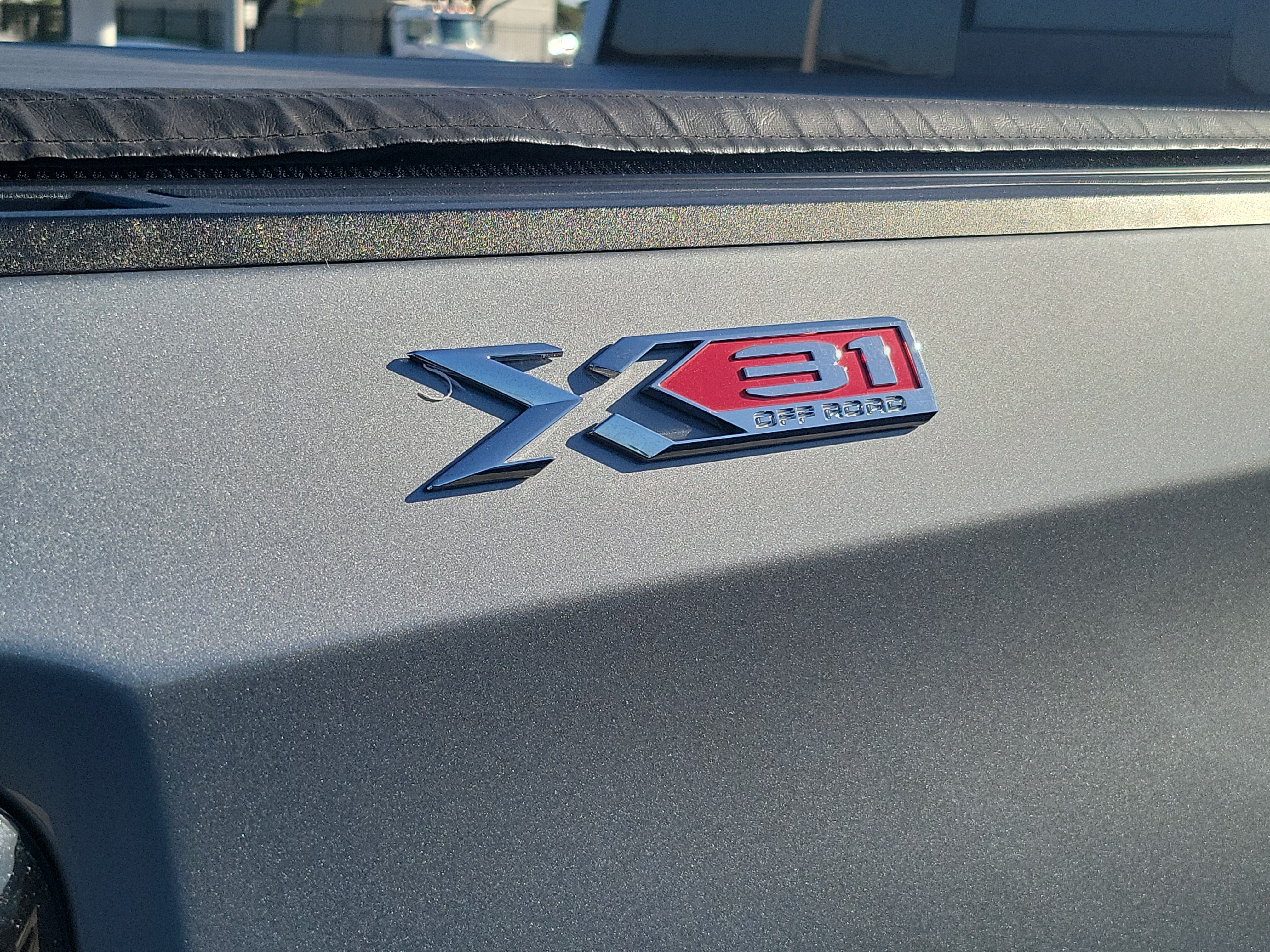 Used 2024 GMC Sierra 1500 SLT w/ SLT Premium Plus Package AWD/4WD image 5