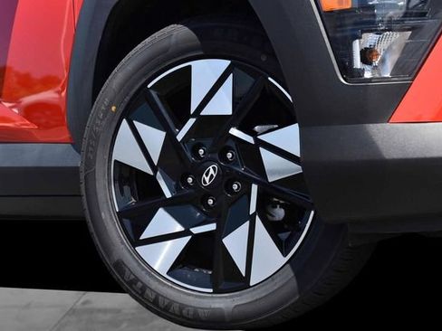 Used 2024 Hyundai Kona SEL FWD image 3
