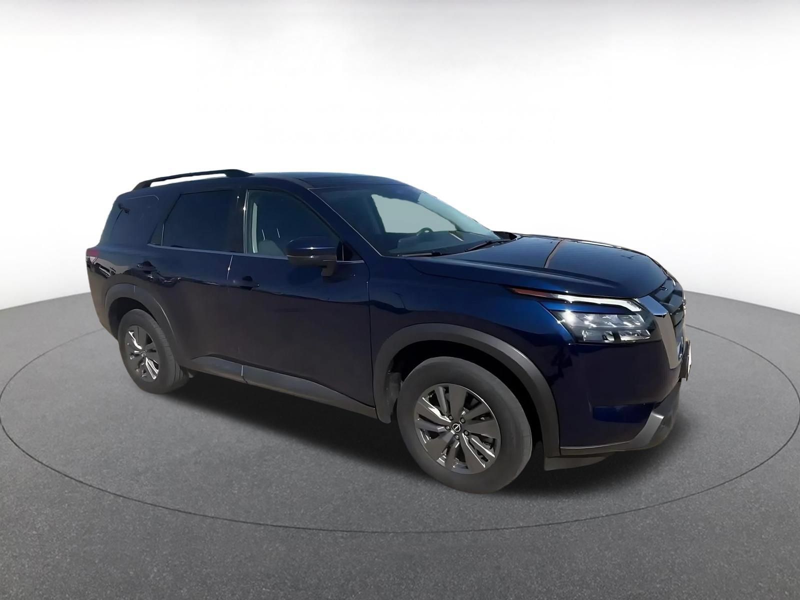 Used 2025 Nissan Pathfinder SV FWD image 2