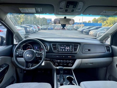 Used 2019 Kia Sedona LX image 13