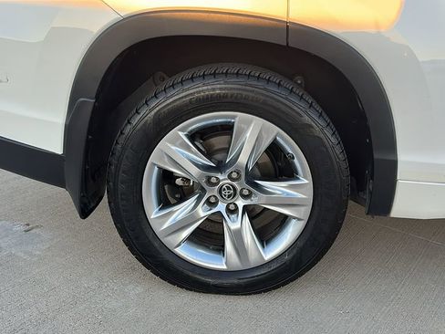 Used 2016 Toyota Highlander Limited image 17