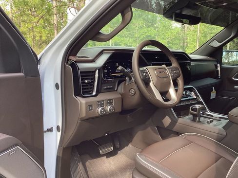New 2026 GMC Sierra 1500 Denali w/ Denali Reserve Package AWD/4WD image 13