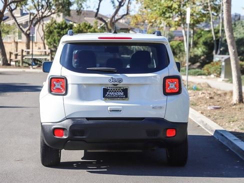 Used 2018 Jeep Renegade Latitude w/ UConnect 8.4 Nav Group image 6
