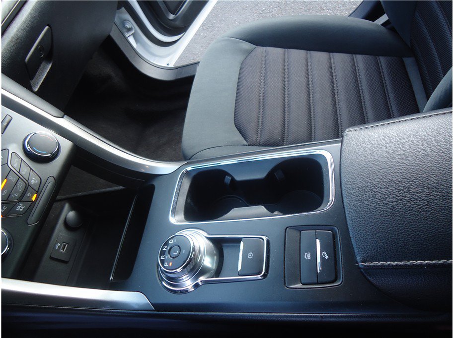 Used 2018 Ford Fusion SE FWD image 19