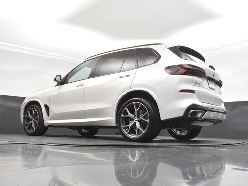 Certified 2026 BMW X5 xDrive40i w/ M Sport Package AWD/4WD image 40