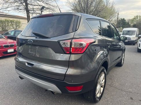 Used 2017 Ford Escape SE image 7