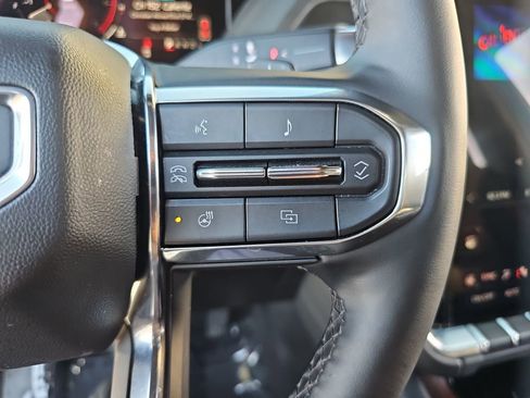 Used 2025 GMC Yukon Denali image 12