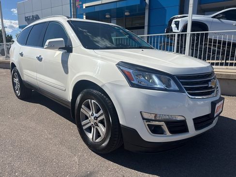 Used 2015 Chevrolet Traverse LT image 2