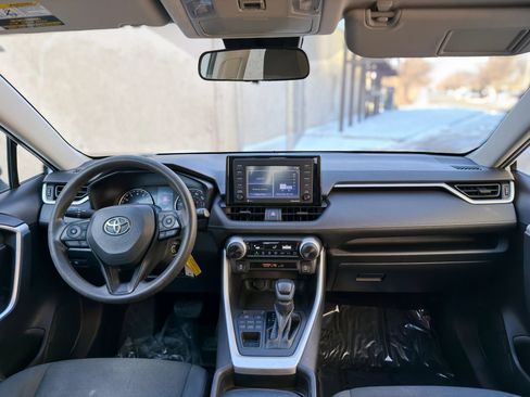 Used 2020 Toyota RAV4 LE image 10