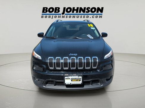 Used 2018 Jeep Cherokee Latitude Plus w/ Cold Weather Group AWD/4WD image 8