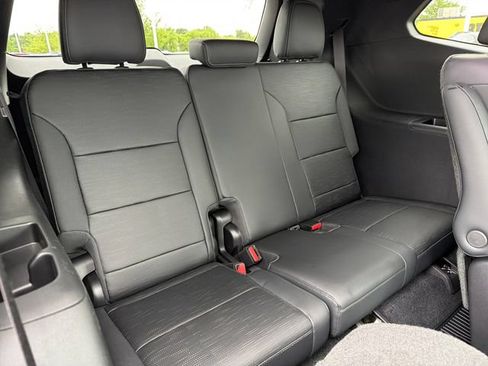 Used 2025 Buick Enclave Sport Touring w/ Super Cruise Package FWD image 28
