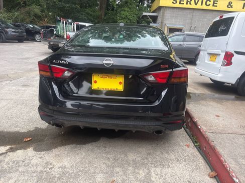 Used 2023 Nissan Altima 2.5 SR FWD image 6