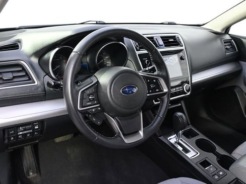 Used 2019 Subaru Outback 2.5i Premium image 11