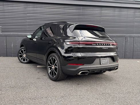 Certified 2025 Porsche Cayenne image 3