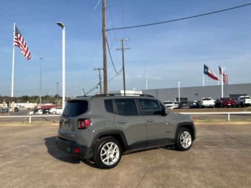 Used 2020 Jeep Renegade Latitude FWD image 24