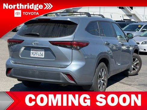 Used 2023 Toyota Highlander XLE FWD image 4