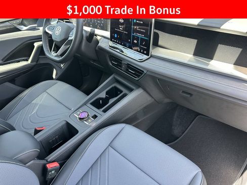 New 2026 Volkswagen Tiguan SE FWD image 10