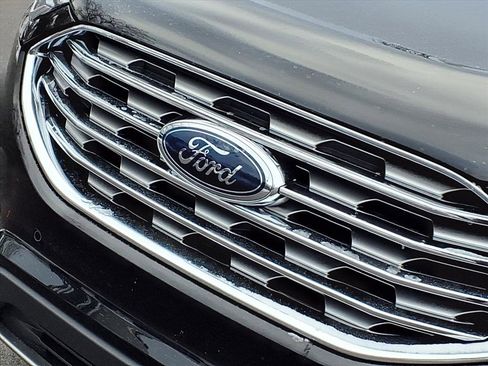 Used 2023 Ford Edge Titanium image 32