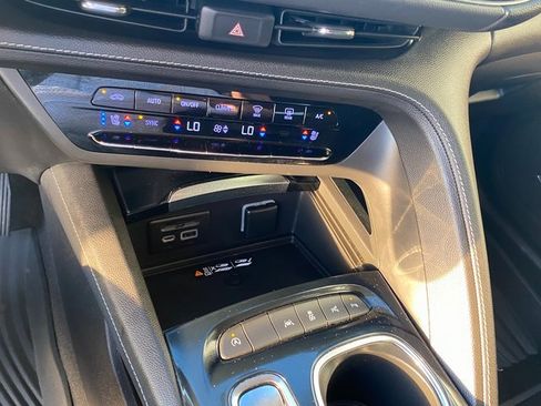 Used 2022 Buick Envision Avenir w/ Technology Package II image 25