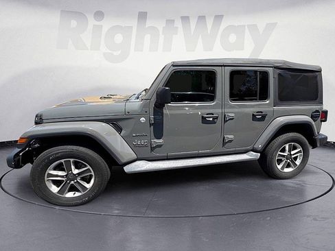 Used 2018 Jeep Wrangler Unlimited Sahara AWD/4WD image 2