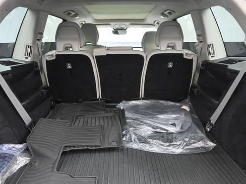 Used 2024 Volvo XC90 B5 Core w/ Protection Package Premier AWD/4WD image 28