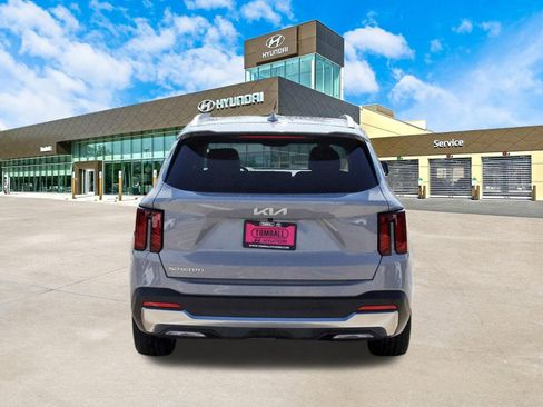 Used 2025 Kia Sorento SX FWD image 7