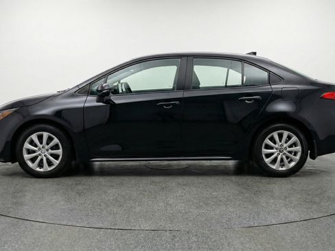 Used 2025 Toyota Corolla LE FWD image 5