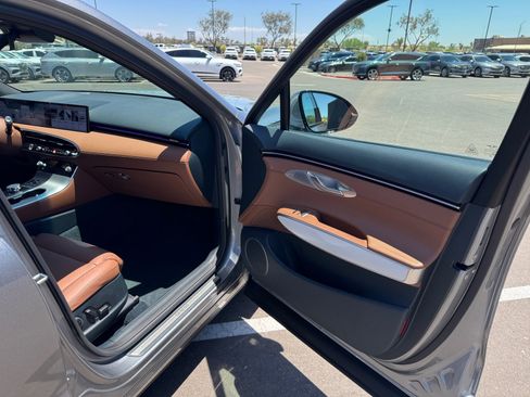 Used 2026 Genesis GV70 2.5T Advanced AWD/4WD image 16