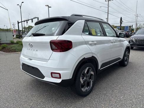 Certified 2025 Hyundai Venue Limited image 7