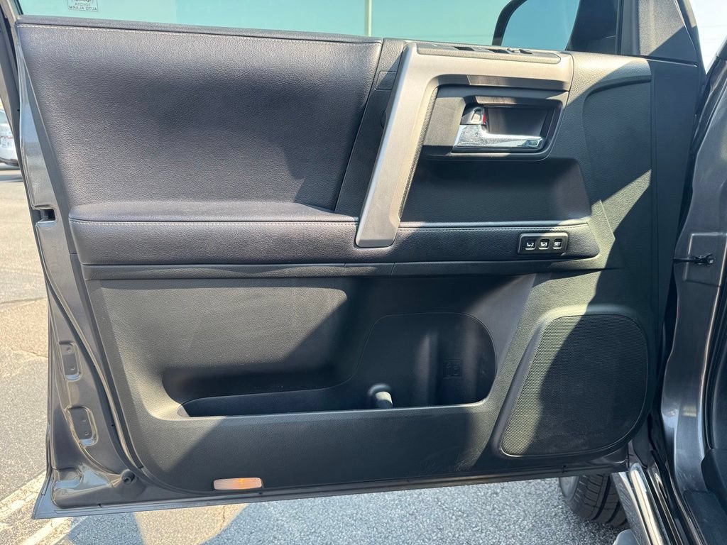 Used 2018 Toyota 4Runner Limited AWD/4WD image 13