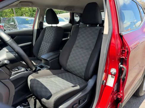 Used 2019 Nissan Rogue Sport SV w/ Technology Package AWD/4WD image 11