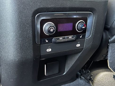 Used 2022 Chevrolet Suburban LT w/ LT Signature Package image 13