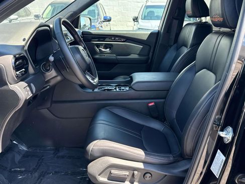 Certified 2025 Honda Pilot TrailSport image 17
