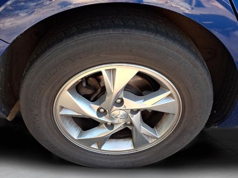 Used 2021 Hyundai Elantra SE FWD image 9