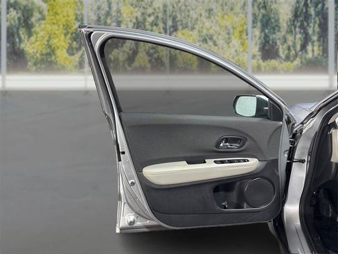 Used 2021 Honda HR-V LX image 19